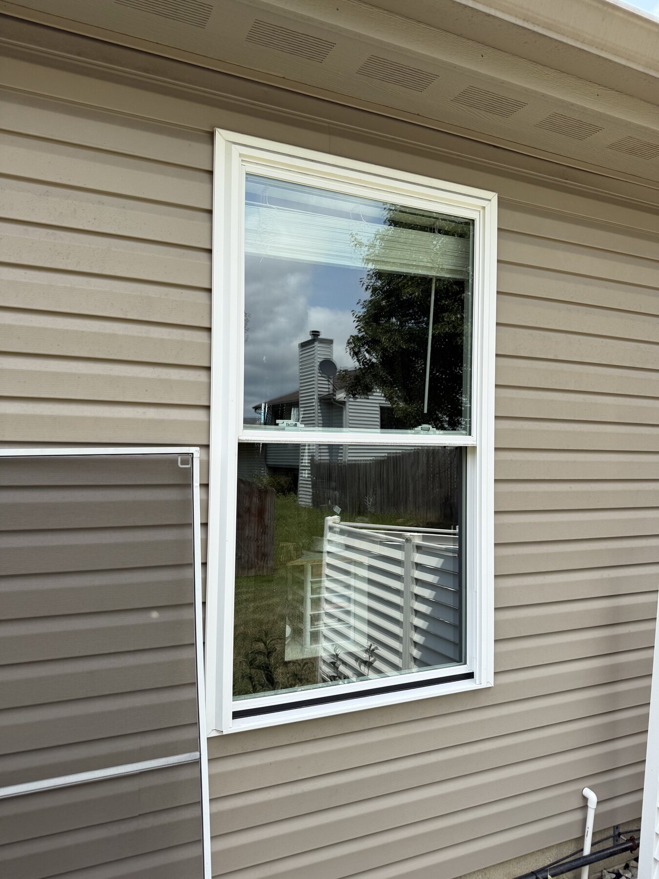 Streak-free window after cleaning, screen removed